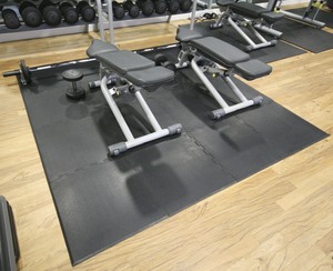 mata podłogowa gumowa do siłowni i klubów fitness